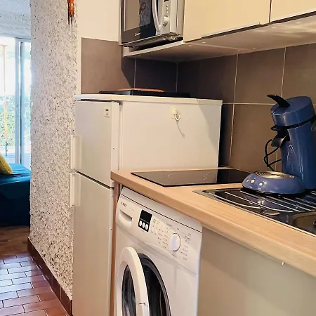 Апартаменты A : 4 Couchages, Terrasse, Parking Prive, A 1km De La - Fr-1-63-325 *