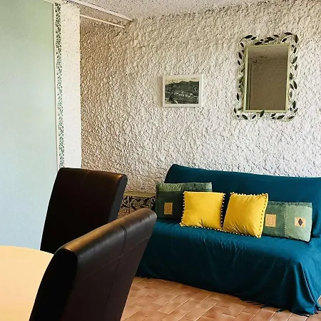 A : 4 Couchages, Terrasse, Parking Prive, A 1km De La - Fr-1-63-325 *